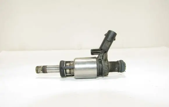 Volkswagen Scirocco Fuel injector 06H906036G