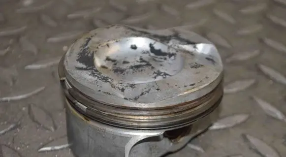 BMW 1 E81 E87 Piston 