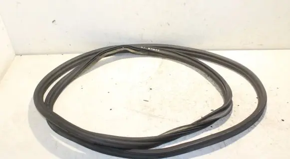 Volkswagen Golf VII Loading door rubber seal (on body) 5G6827705B