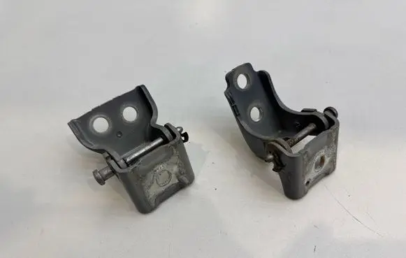 Citroen C3 Front door upper hinge A075091