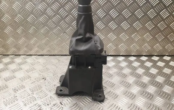 Mazda 2 Gear shifter/selector 