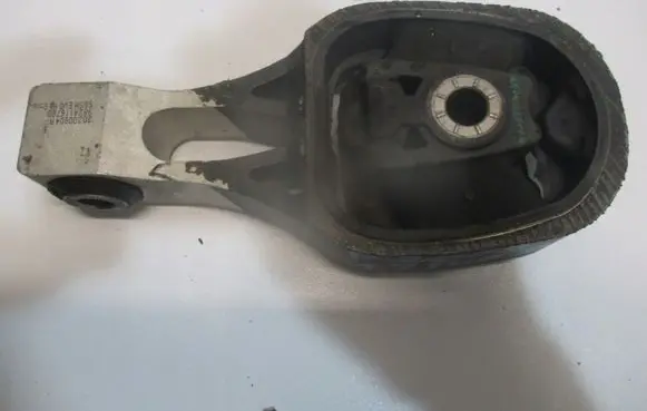 Peugeot 2008 II Engine mounting bracket 9824116780