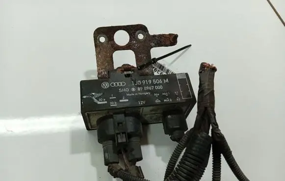 Volkswagen Polo IV 9N3 Coolant fan relay 1J0919506M