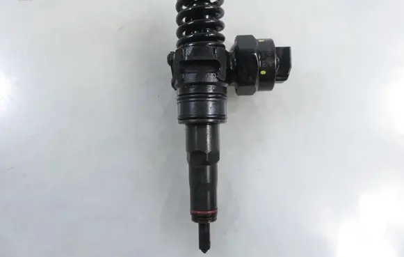 Audi A4 S4 B5 8D Fuel injector 0414720007 038130073F