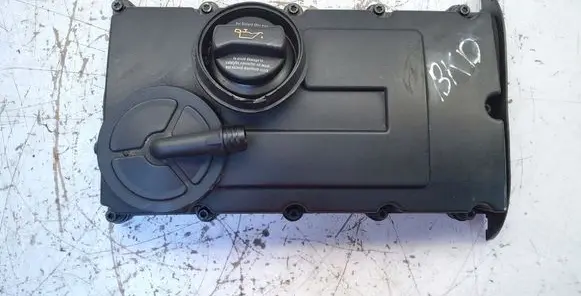 Volkswagen PASSAT B6 Rocker cam cover 03G103475