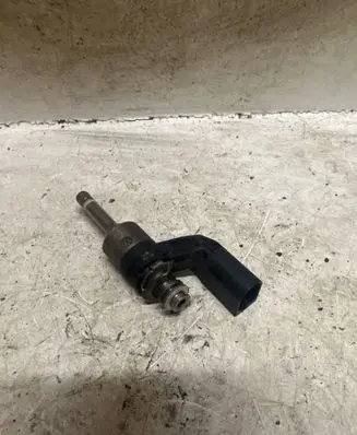 Volkswagen Golf VI Fuel injector 03C906