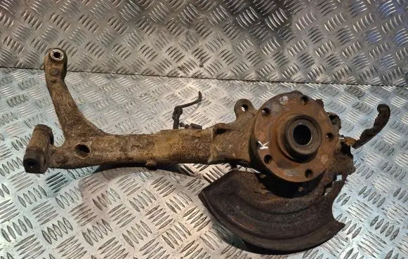 Volkswagen PASSAT B5 Front wheel hub
