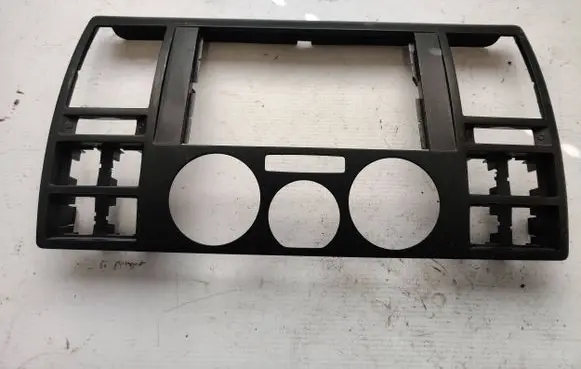Radio/GPS head unit trim