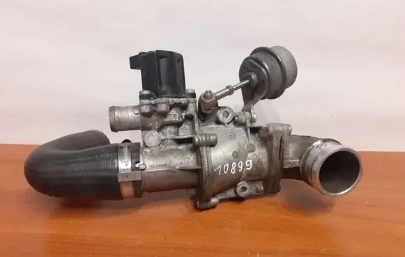 Jaguar XF X250 EGR valve 1043812 70220704