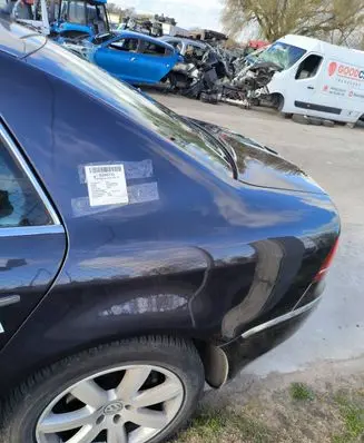 Volkswagen Phaeton Rear quarter panel 