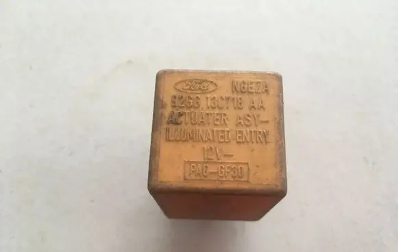 Ford Escort Other relay 92GG13C718AA