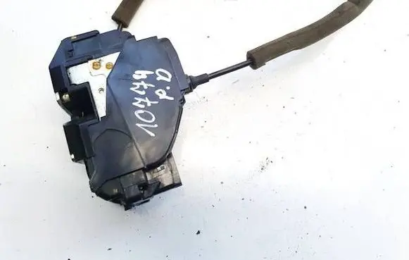 Nissan Leaf I (ZE0) Front door lock