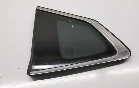 Nissan X-Trail T32 Rear side window 833014CC0B