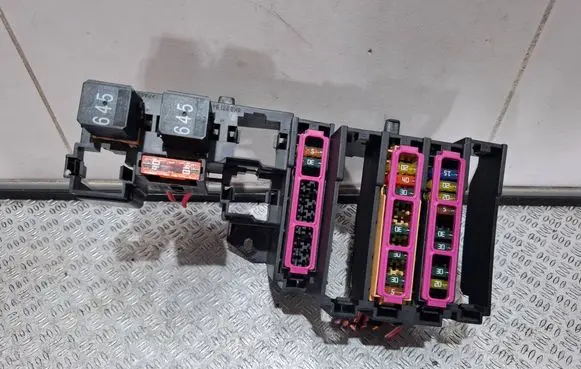 Audi A4 S4 B8 8K Fuse module 8K0971845A