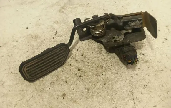 Toyota Avensis T250 Accelerator throttle pedal