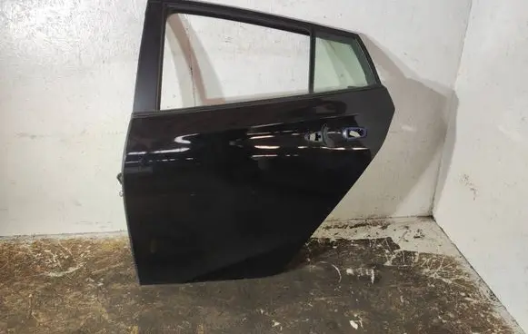 Toyota Prius (XW50) Rear door 