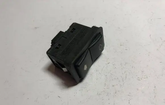 BMW 5 E39 Electric window control switch 8368974