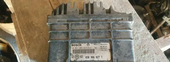 Volkswagen Golf III Engine control unit/module 030906027T