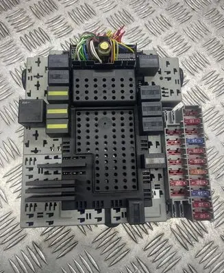Volvo S80 Fuse box set 8688153 02W052