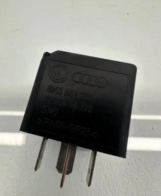 Audi A6 S6 C6 4F Other relay 8K0951253 V23136B6X72