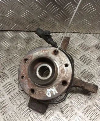 Nissan Note (E11) Front wheel hub