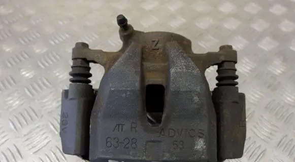 Toyota RAV 4 (XA40) Front brake caliper 4773042091