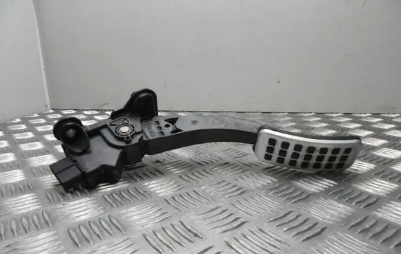 Mitsubishi Lancer VIII Accelerator throttle pedal MN101544 T5237