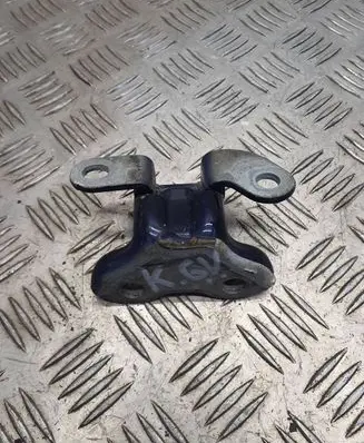 Toyota Avensis T270 Rear door upper hinge