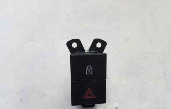Hyundai i20 (BC3 BI3) Hazard light switch 93790Q0900