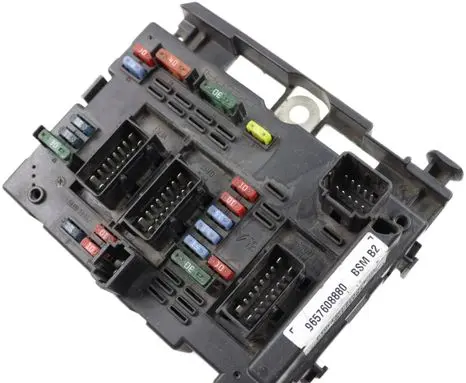 Peugeot 206 Fuse module 9657608880 54862568