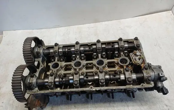 Mitsubishi Outlander Engine head