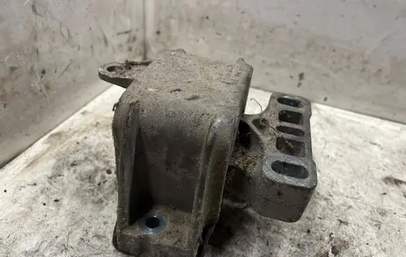 Volkswagen Golf IV Engine mounting bracket 1J0199555