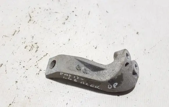 Volkswagen PASSAT B8 Engine mounting bracket 04E199207J