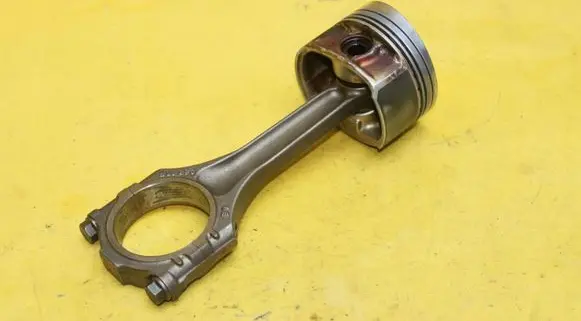Piston with connecting rod