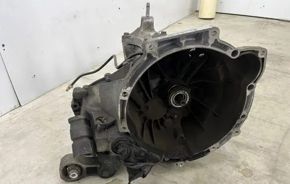 Manual 5 speed gearbox