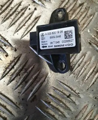 Mercedes-Benz S W221 Airbag deployment crash/impact sensor A0038201926