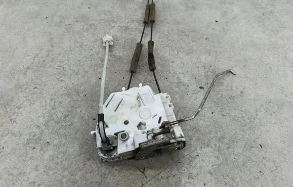 Honda FR-V Front door lock 