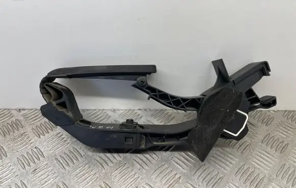 Mercedes-Benz E W211 Accelerator throttle pedal A2113000904