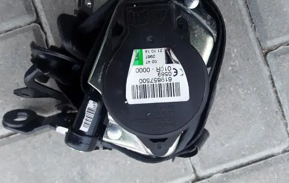 Volvo V40 Front seatbelt 619857500 0589