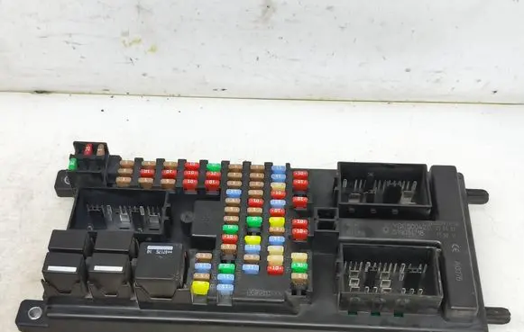 Land Rover Range Rover Sport L320 Fuse module YQE500420 519051718 000091656