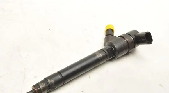 Volvo XC90 Fuel injector 30750283