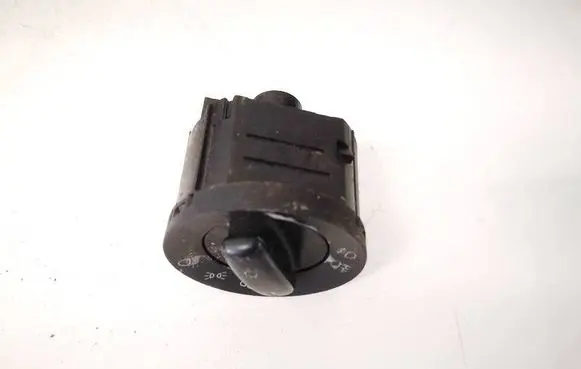 Volkswagen Touran I Light switch 
