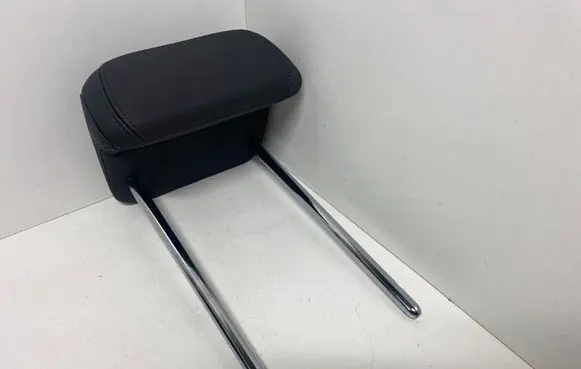 Volkswagen Touareg III Rear seat headrest 