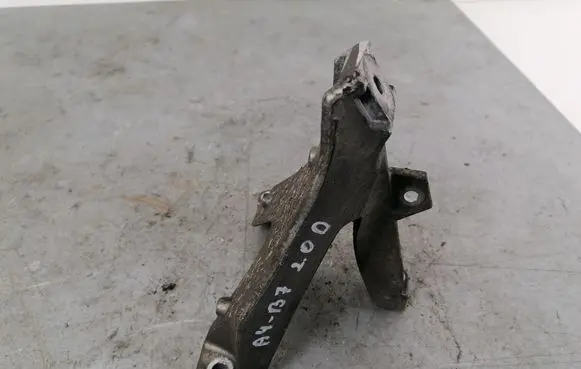 Audi A4 S4 B7 8E 8H Engine mounting bracket 8E0199308AF