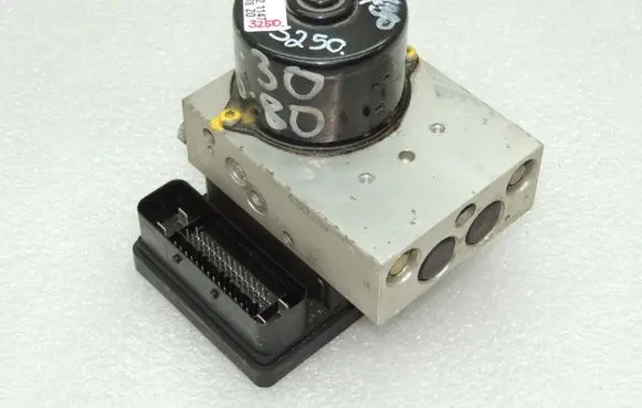 Volvo S80 ABS Pump 8671453 8671456