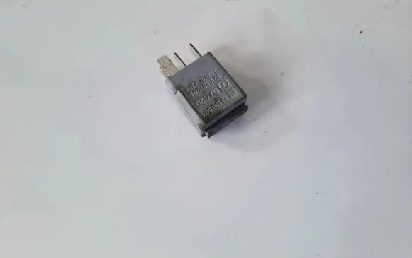 Opel Astra H Other relay 13100504