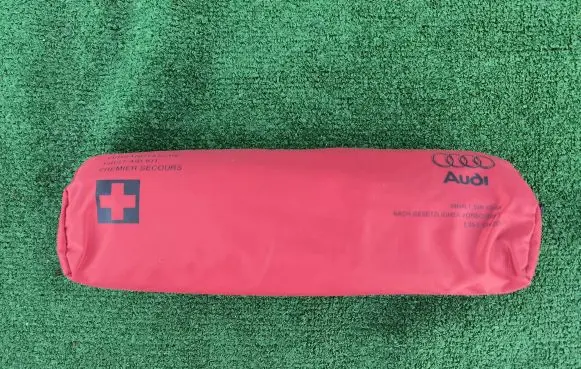 Audi A4 S4 B7 8E 8H First aid kit 8F0860282A