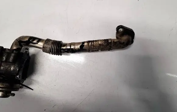 Volkswagen Touran I EGR valve line/pipe/hose 