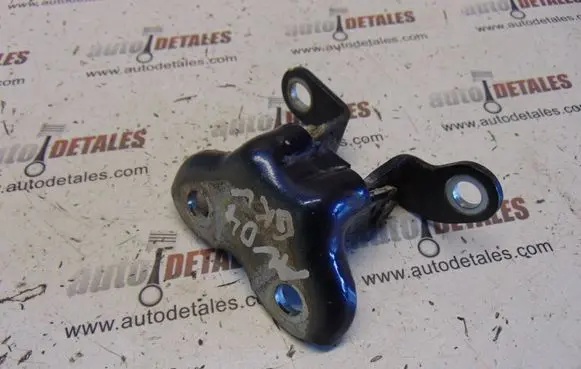 Toyota Avensis T250 Rear door upper hinge
