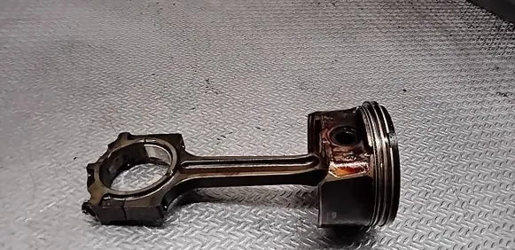 Ford S-MAX Piston with connecting rod